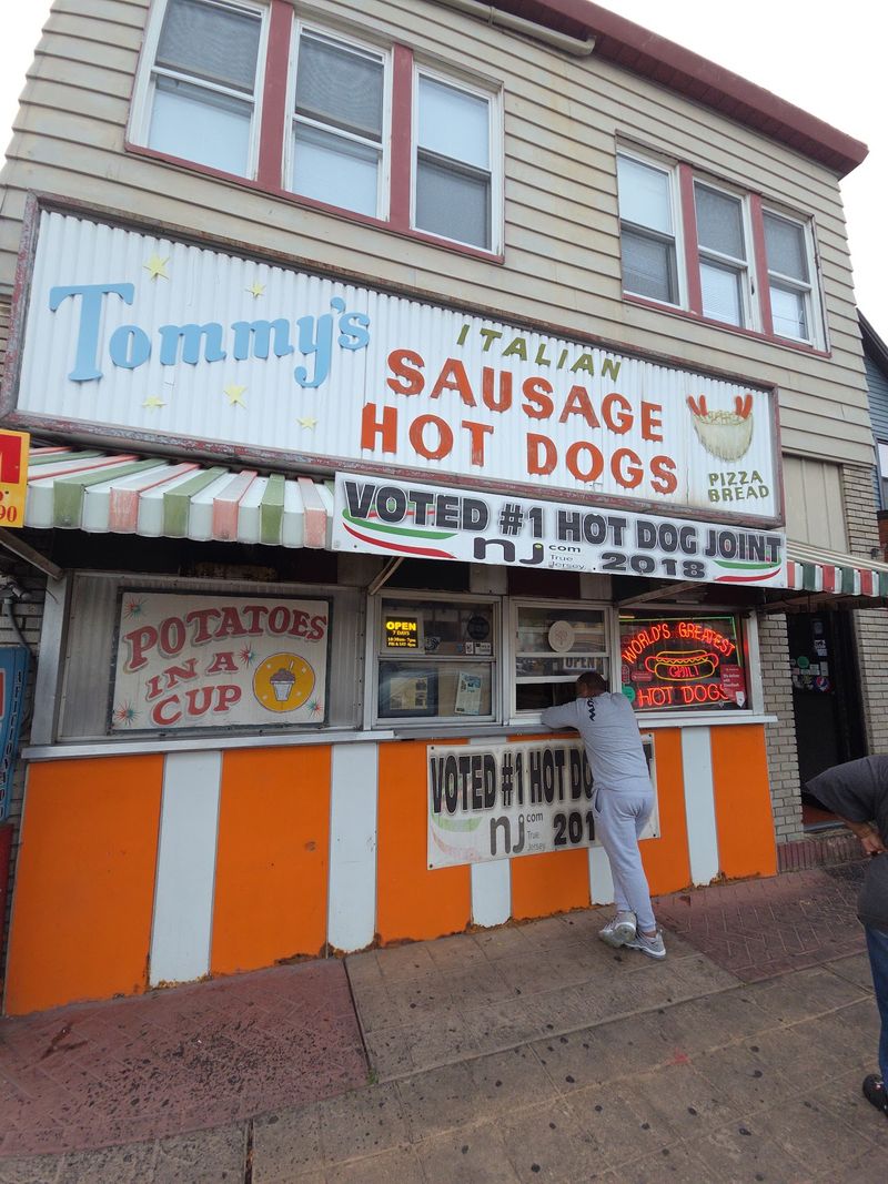 A Second Avenue Window With A Loyal Following A Second Avenue Window With A Loyal Following