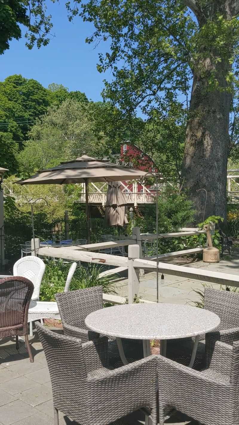 A Small-Town Retreat Without A Big Production