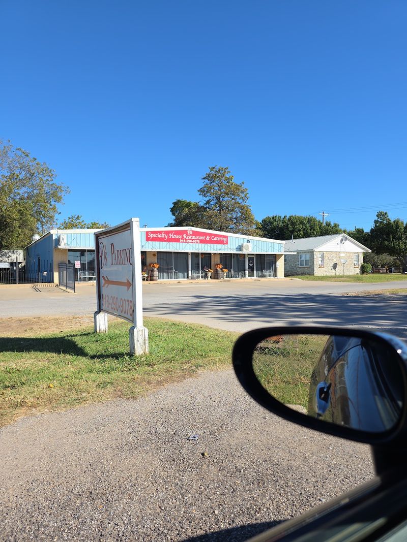 A Stop Worth Making on the Road Between Two Cities A Stop Worth Making on the Road Between Two Cities