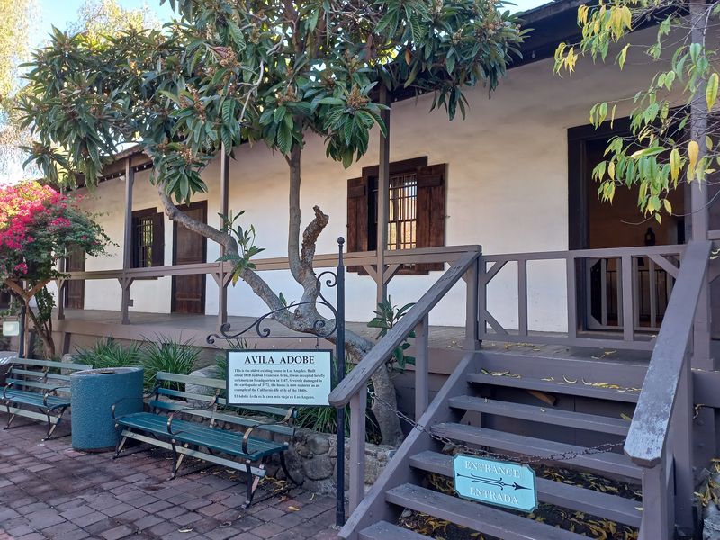 A Two-Century-Old House Hiding in Plain Sight A Two-Century-Old House Hiding in Plain Sight