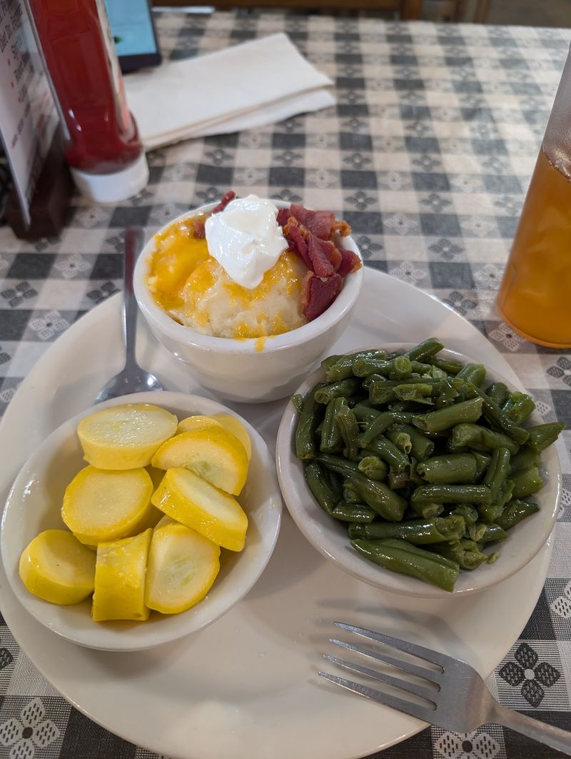 A Veggie Plate That Steals the Show A Veggie Plate That Steals the Show