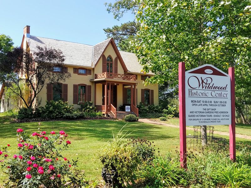 A Victorian House That Feels Genuinely Alive A Victorian House That Feels Genuinely Alive