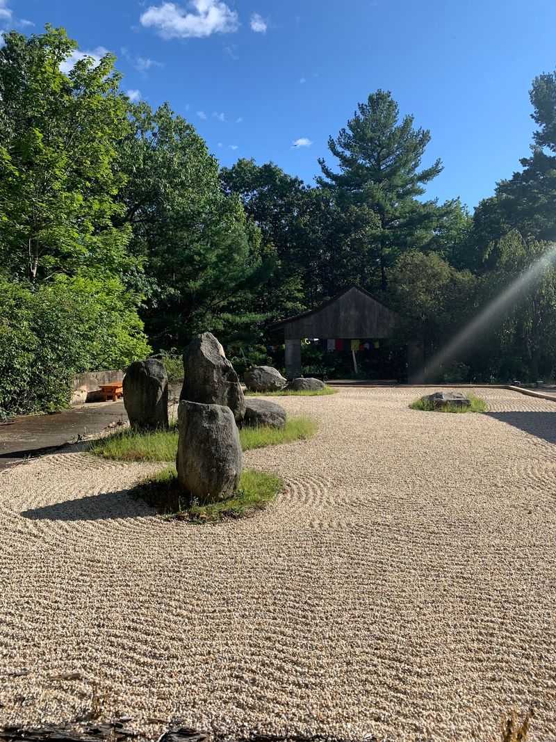 A Zen Garden That Invites You to Slow Down A Zen Garden That Invites You to Slow Down