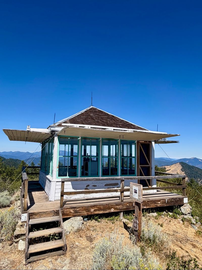 Acorn Woman Peak Lookout - Near Jacksonville