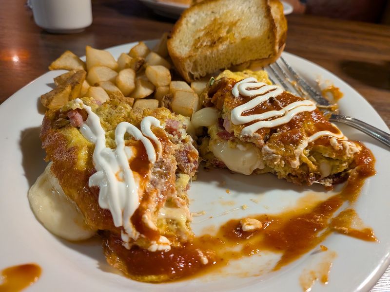 All-Day Breakfast in a Diner That Plays by Its Own Rules All-Day Breakfast in a Diner That Plays by Its Own Rules