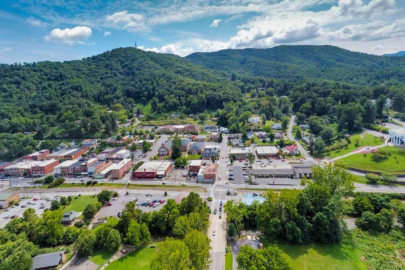 Alternative Mountain Towns Deserve a Look—Without Uncrowded Promises