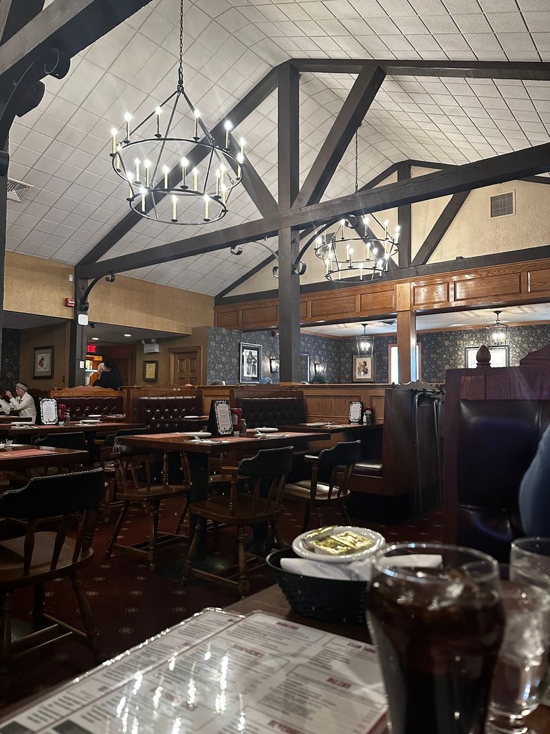 An Atmosphere Steeped in Old-School Charm An Atmosphere Steeped in Old-School Charm
