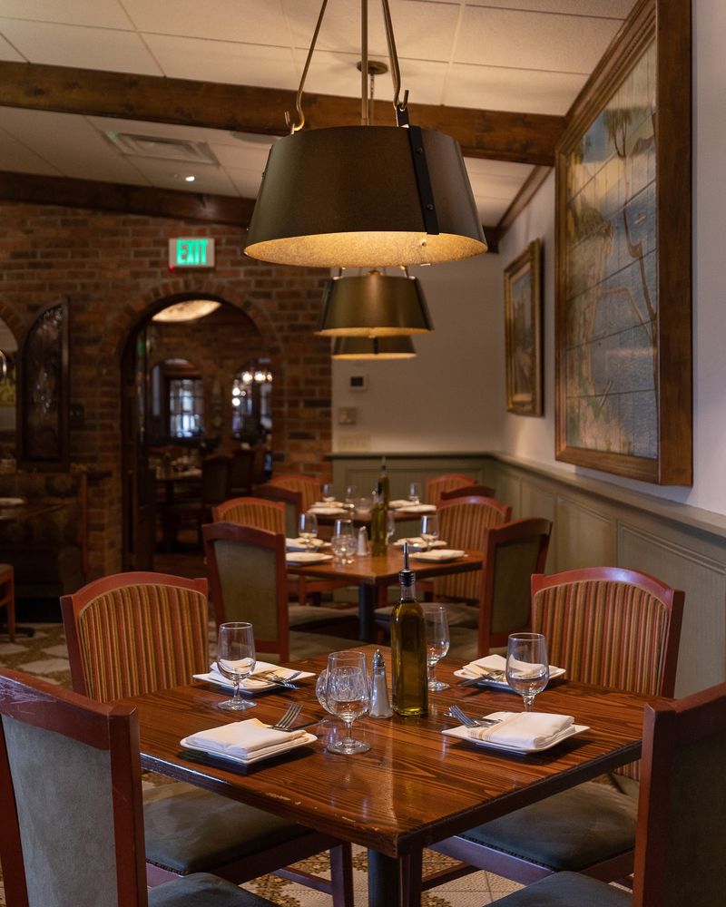 An Atmosphere That Feels Both Elegant and Welcoming An Atmosphere That Feels Both Elegant and Welcoming