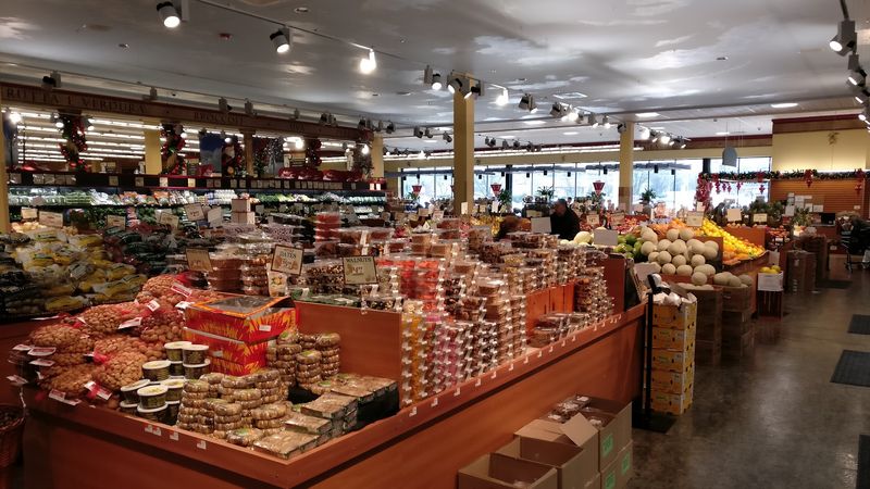An Italian-Inspired Grocery Built For Browsing An Italian-Inspired Grocery Built For Browsing