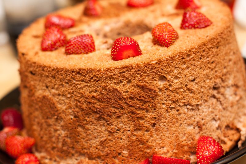 Angel Food Cake with Strawberries Angel Food Cake with Strawberries