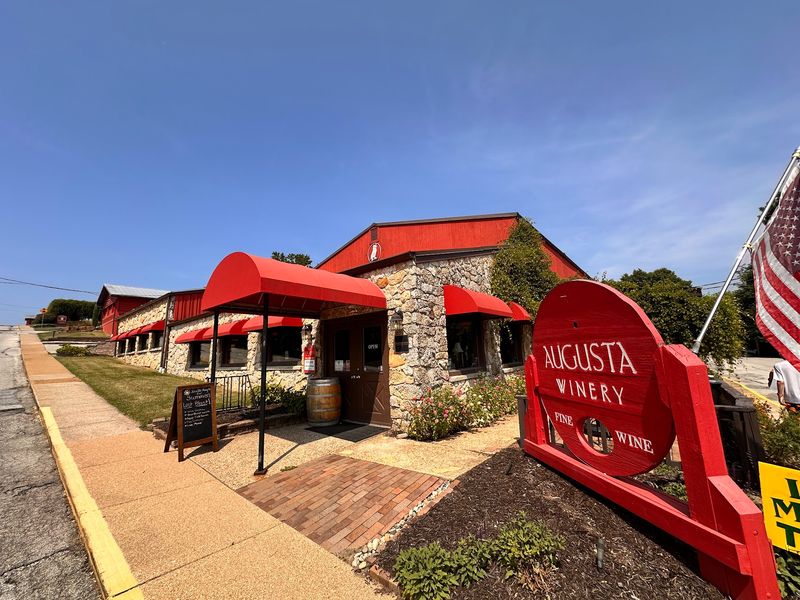 Augusta Winery, Augusta, Missouri Augusta Winery, Augusta, Missouri