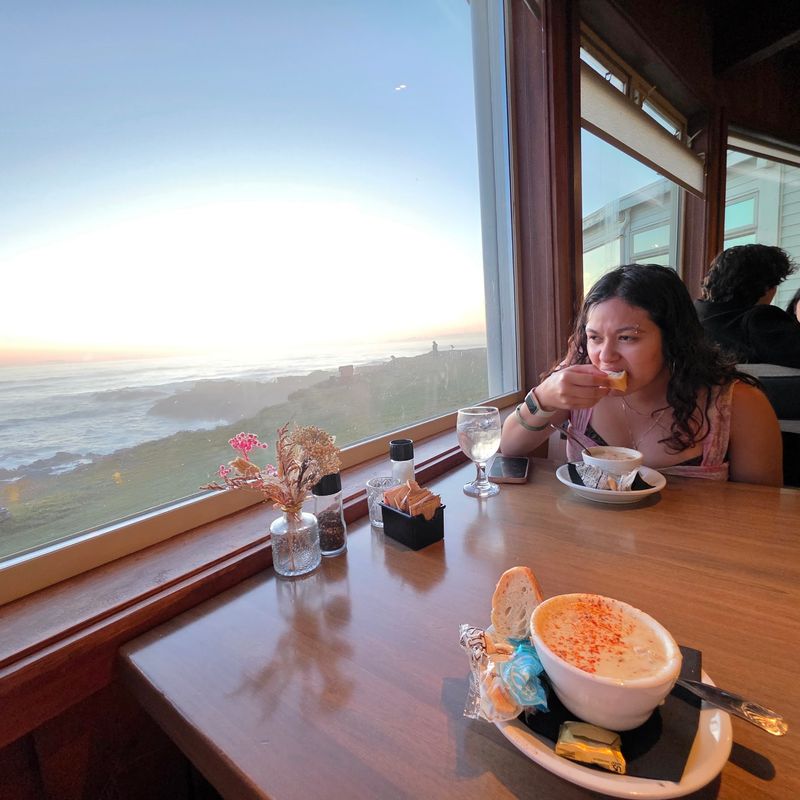 Award-Winning Clam Chowder Worth the Hype Award-Winning Clam Chowder Worth the Hype