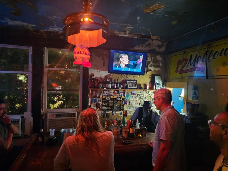 Bartenders Who Feel Like Old Friends Bartenders Who Feel Like Old Friends