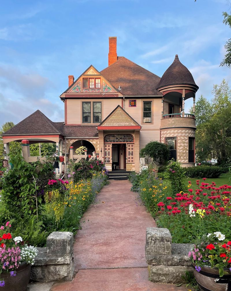 Bed and Breakfasts and the Town's Lodging Character Bed and Breakfasts and the Town's Lodging Character