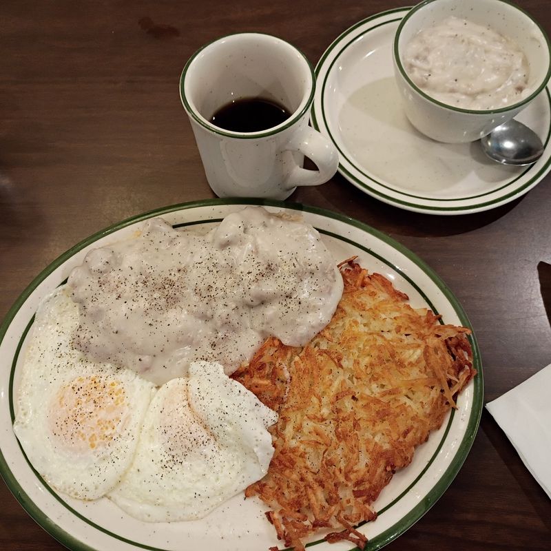 Biscuits and Gravy Done Right Biscuits and Gravy Done Right