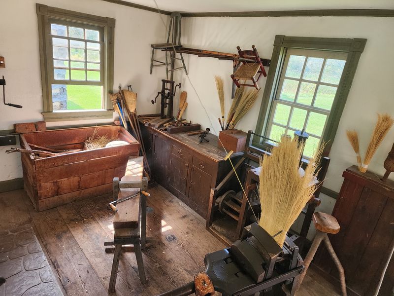 Blacksmiths, Broom Makers, and the Crafts That Built a Nation Blacksmiths, Broom Makers, and the Crafts That Built a Nation