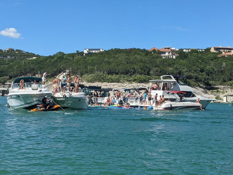 Boats That Tie Together Like a Floating Neighborhood Boats That Tie Together Like a Floating Neighborhood