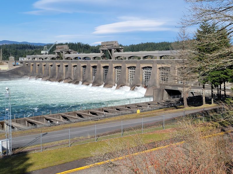 Bonneville Lock and Dam, Cascade Locks, Oregon Bonneville Lock and Dam, Cascade Locks, Oregon