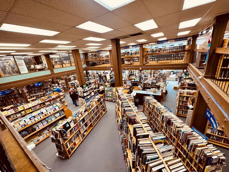 Book & Bar / Used Bookshops, Salem