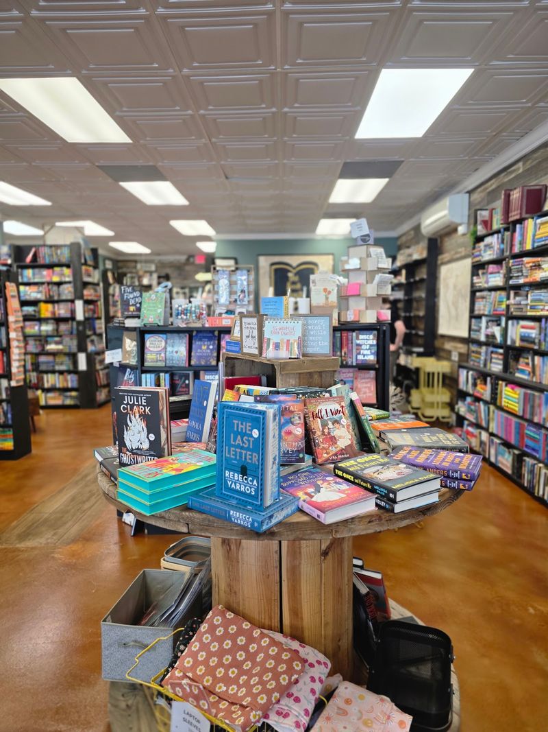 Bookish Gifts and Merchandise Worth Picking Up Bookish Gifts and Merchandise Worth Picking Up