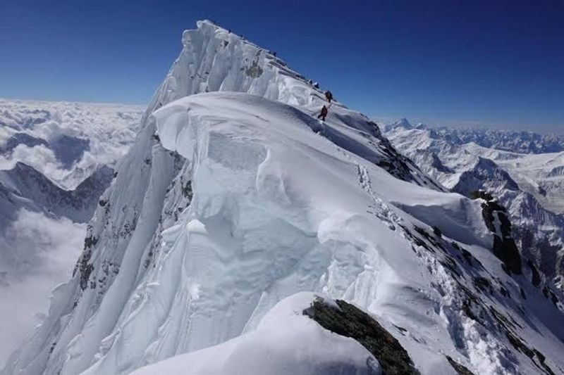 Broad Peak (Pakistan and China) Broad Peak (Pakistan and China)