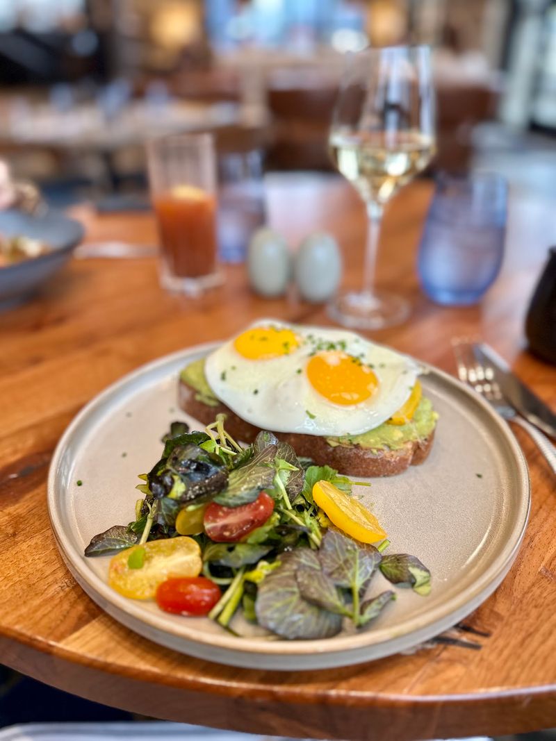 Brunch That Fills the Bright Room Brunch That Fills the Bright Room