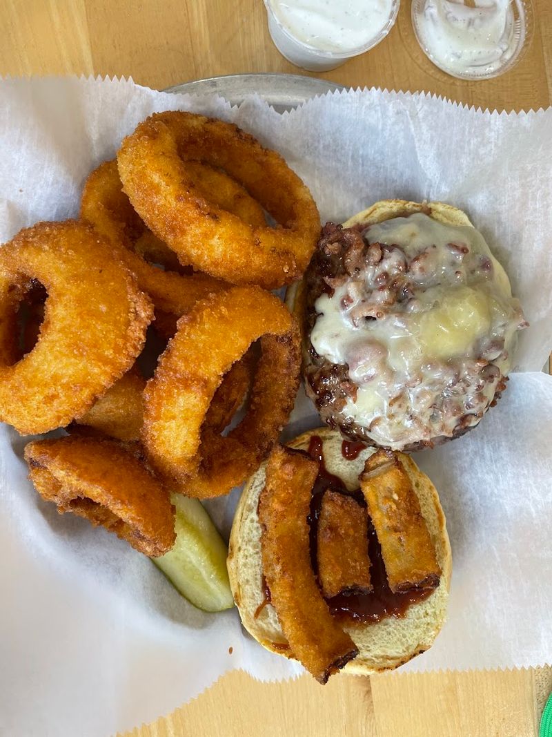 Burgers, Sandwiches, and Sides Worth Ordering Burgers, Sandwiches, and Sides Worth Ordering