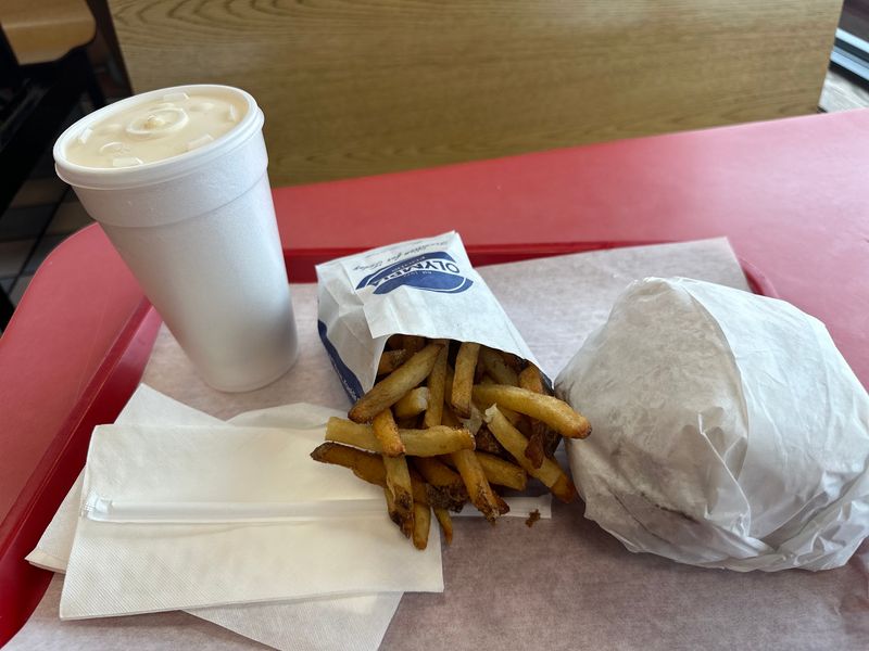 Burgers With That Classic Diner-Style Personality Burgers With That Classic Diner-Style Personality