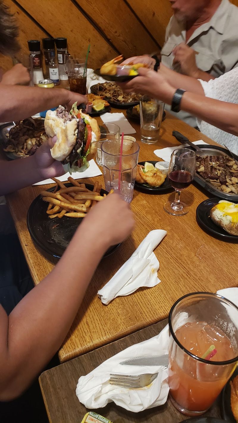 Burgers and Sandwiches That Hold Their Own Burgers and Sandwiches That Hold Their Own