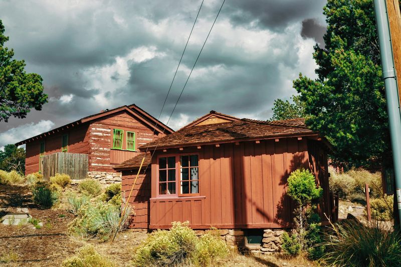 Cabins That Sit Right on the Rim Cabins That Sit Right on the Rim