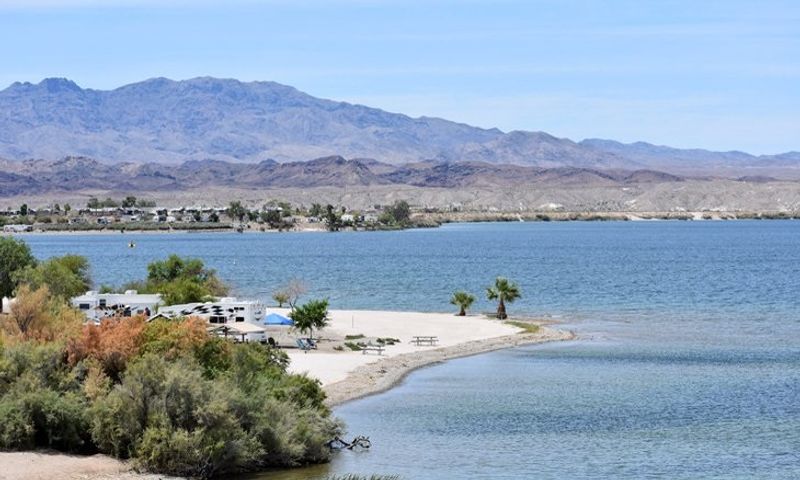 Cabins With the Lake at Your Doorstep