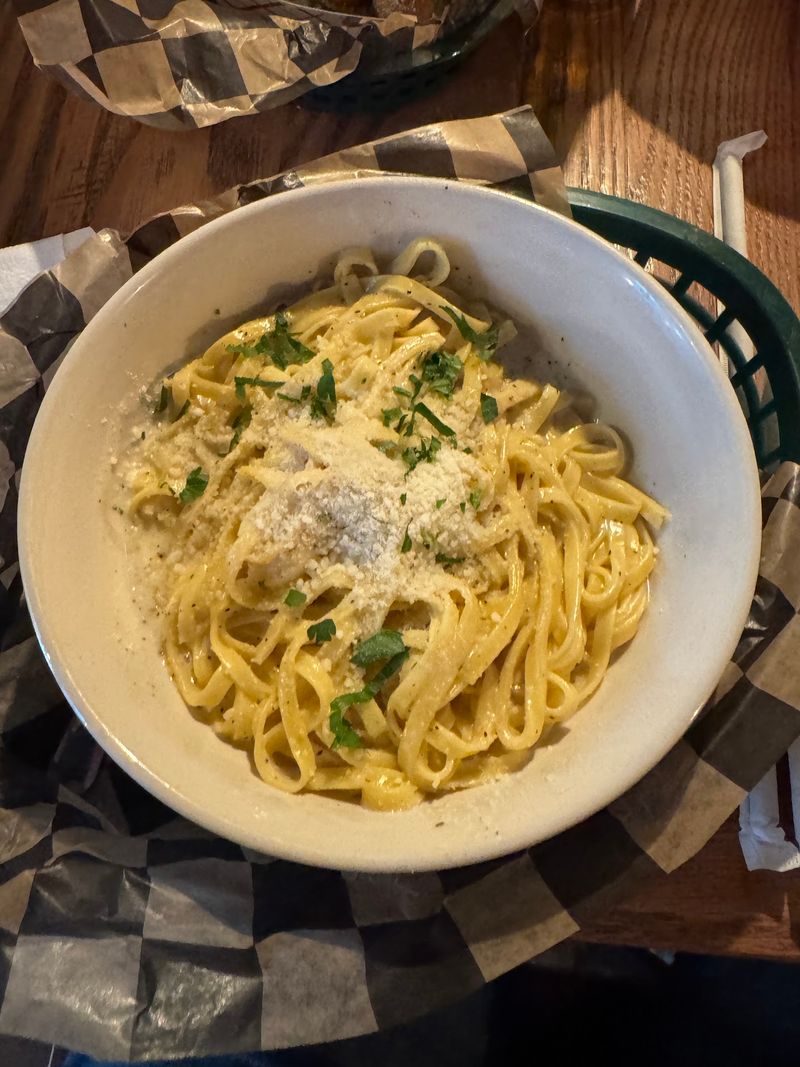 Cacio e Pepe and a Pasta Case That Delivers Cacio e Pepe and a Pasta Case That Delivers