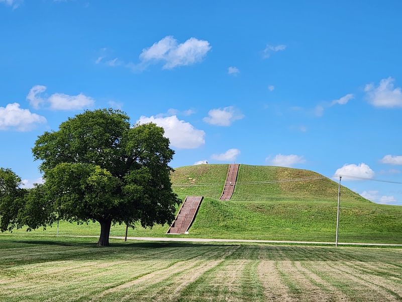Cahokia Mounds State Historic Site, Illinois Cahokia Mounds State Historic Site, Illinois