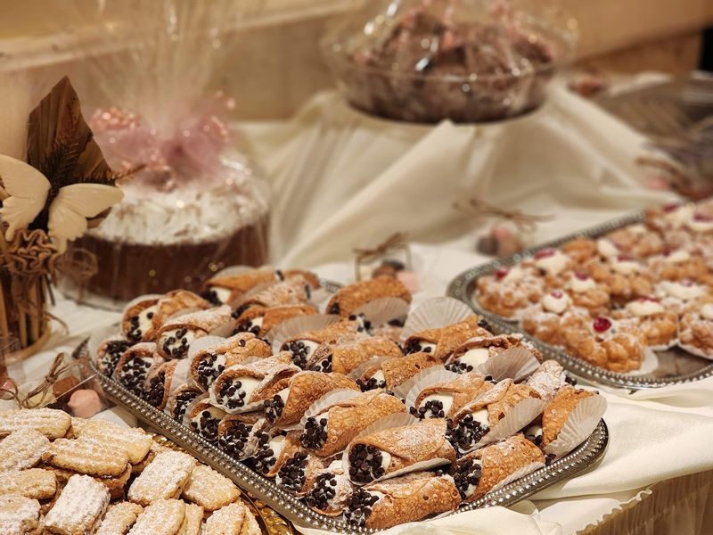 Cannoli That Are Filled to Order Cannoli That Are Filled to Order