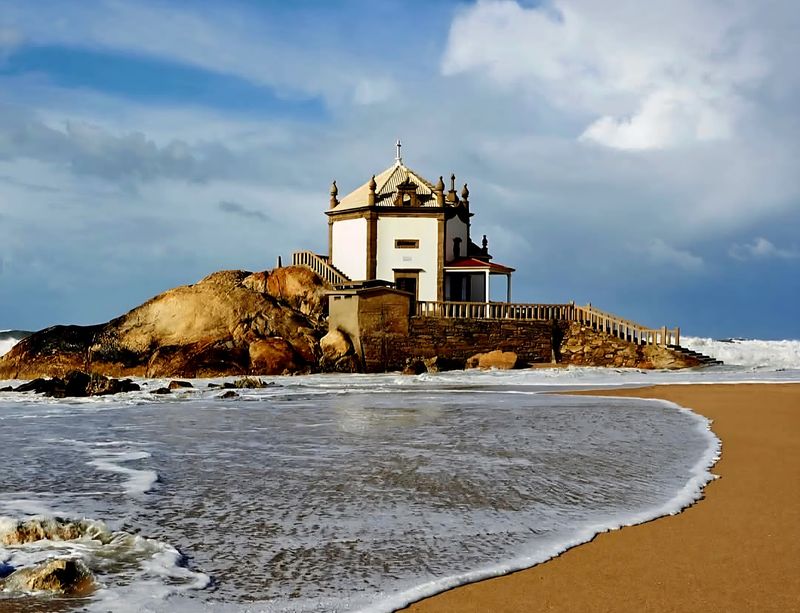 Capela do Senhor da Pedra, Miramar, Portugal Capela do Senhor da Pedra, Miramar, Portugal
