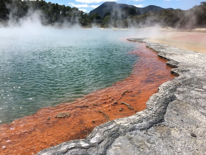 Champagne Pool (Waiotapu, New Zealand) Champagne Pool (Waiotapu, New Zealand)