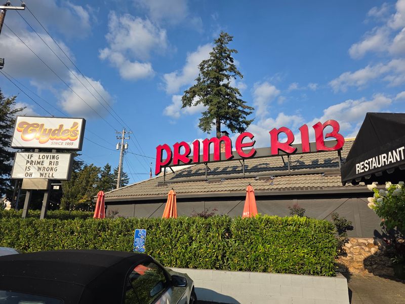 Clyde's Prime Rib Restaurant & Bar, Portland, Oregon Clyde's Prime Rib Restaurant & Bar, Portland, Oregon