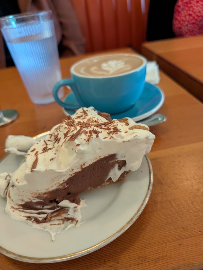 Coffee, Tea, and What to Drink Alongside Your Slice
