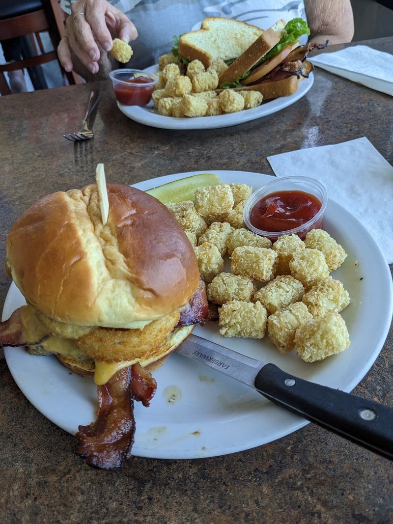 Comfort Food That Punches Above Its Address Comfort Food That Punches Above Its Address