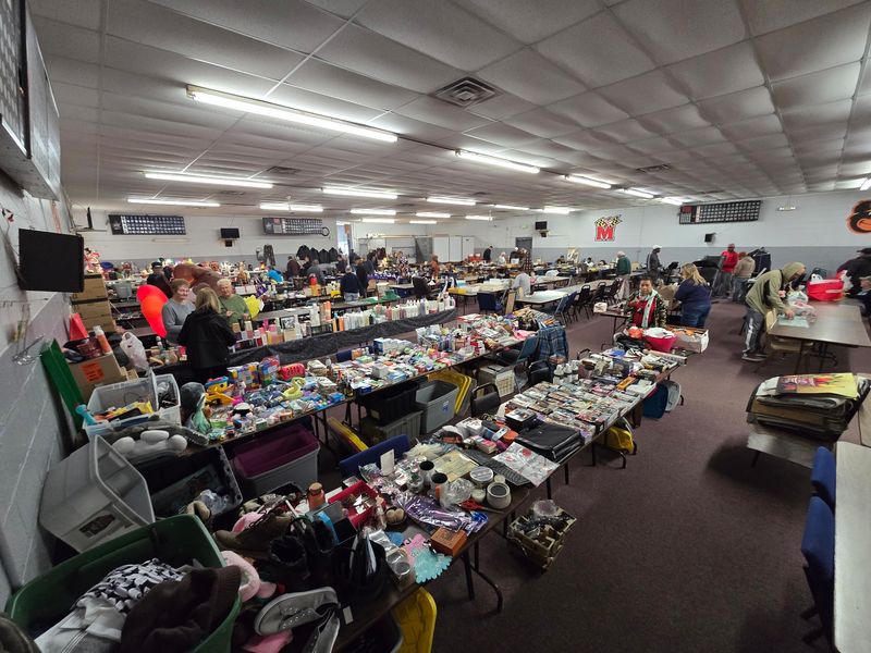 Deals, Bargains, and the Thrill of the Hunt Deals, Bargains, and the Thrill of the Hunt