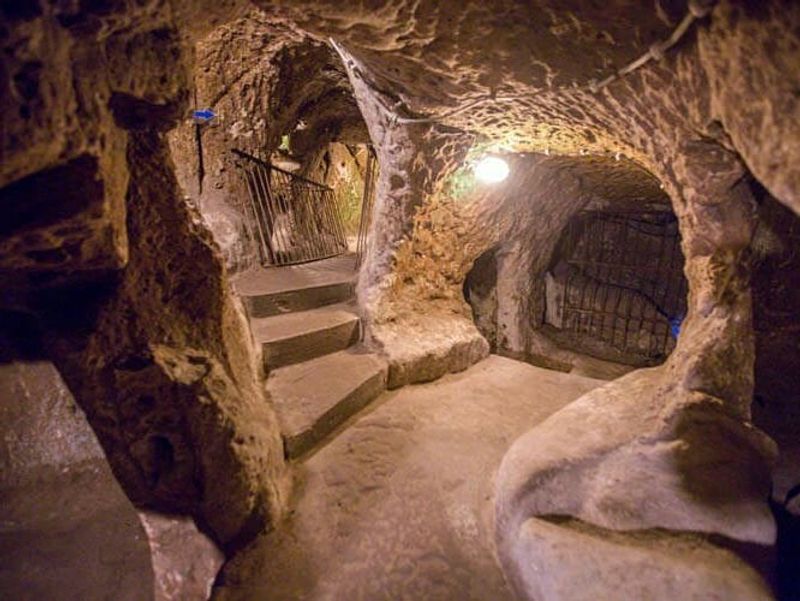 Derinkuyu Underground City, Derinkuyu, Nevşehir, Türkiye Derinkuyu Underground City, Derinkuyu, Nevşehir, Türkiye