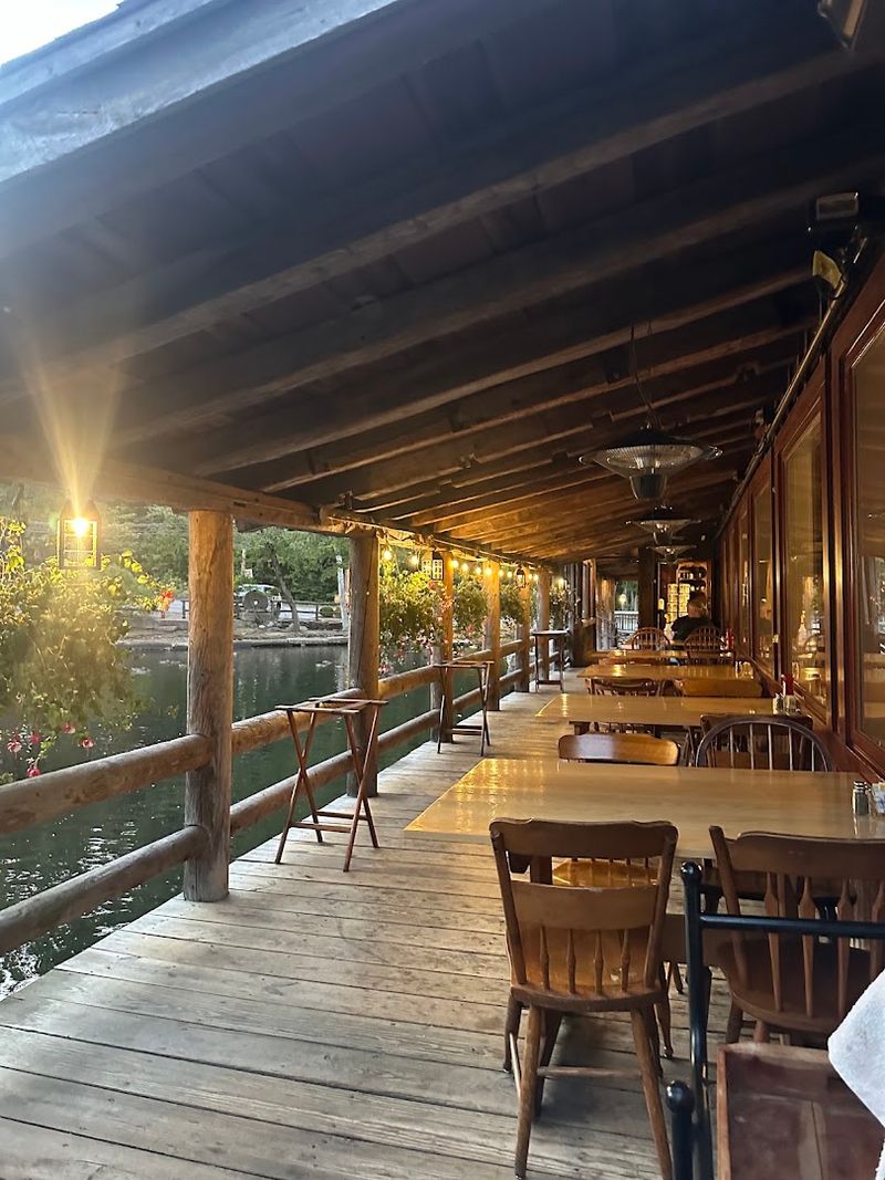 Dining Rooms With a River View