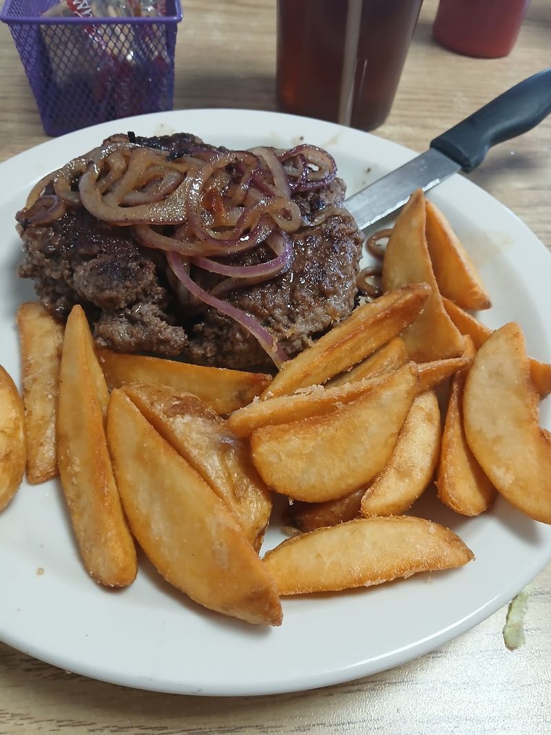 Dinner Hours That Make the Drive Worth It Dinner Hours That Make the Drive Worth It