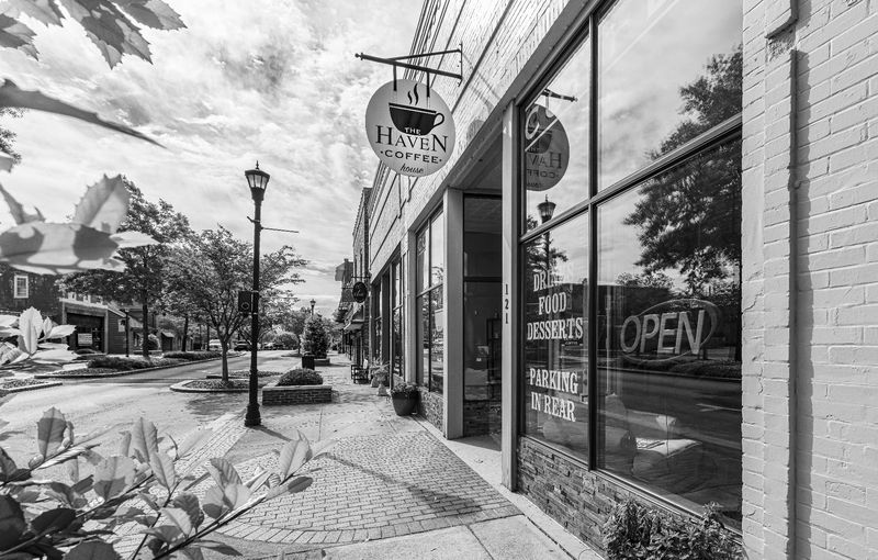 Downtown Lexington as the Perfect Backdrop Downtown Lexington as the Perfect Backdrop