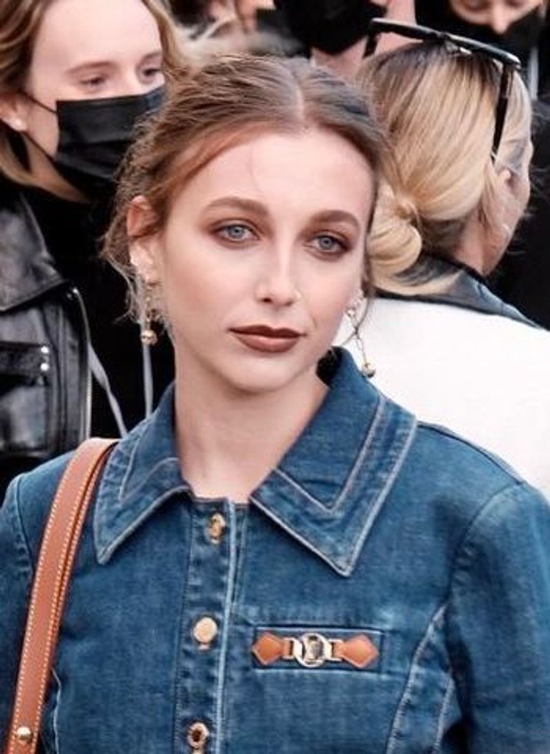 Emma Chamberlain - Estimated Net Worth: $30-40 Million Emma Chamberlain - Estimated Net Worth: $30-40 Million