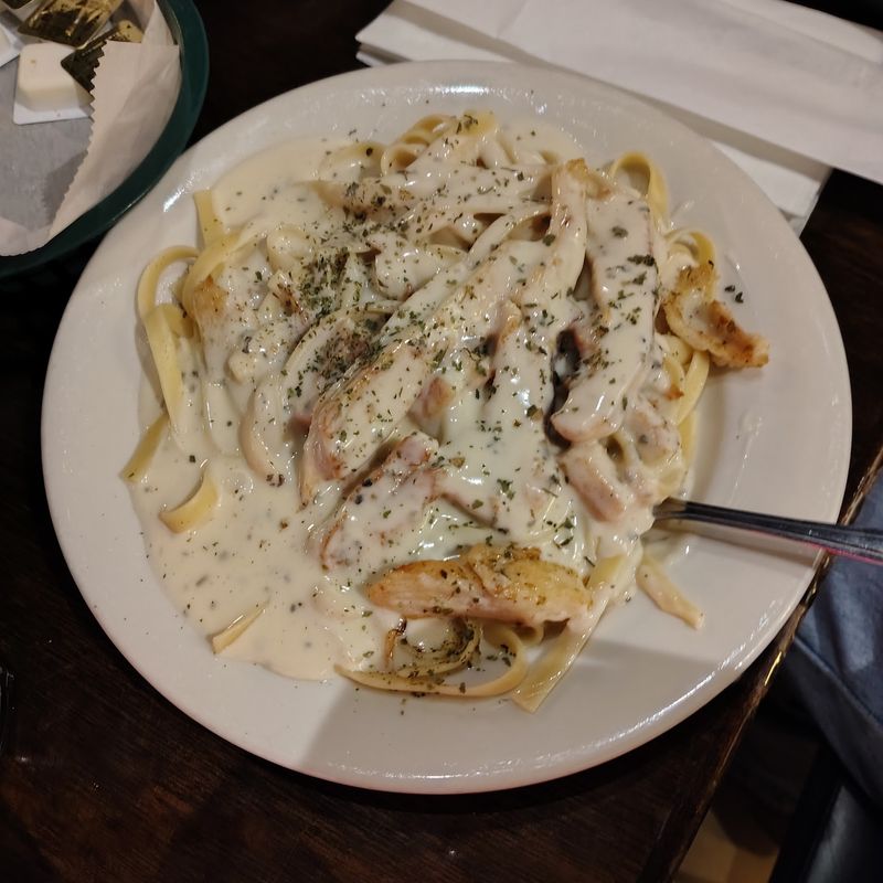 Fettuccine Alfredo With Old-School Character Fettuccine Alfredo With Old-School Character