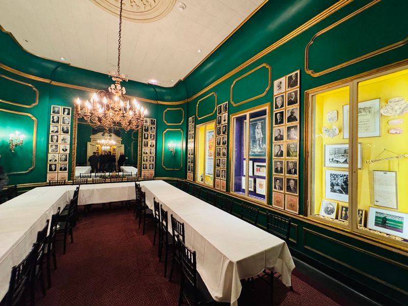 Fifteen Dining Rooms With Stories on Every Wall Fifteen Dining Rooms With Stories on Every Wall