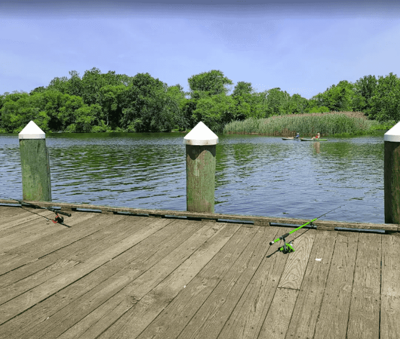 Fishing Spots That Draw a Crowd Fishing Spots That Draw a Crowd