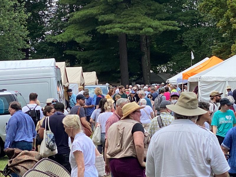 Five Thousand Vendors Under Open Sky