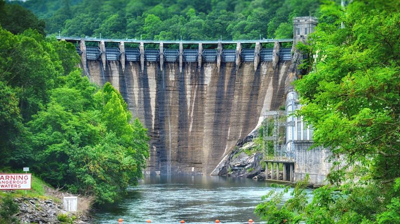 Fontana Dam, Fontana Village, North Carolina Fontana Dam, Fontana Village, North Carolina